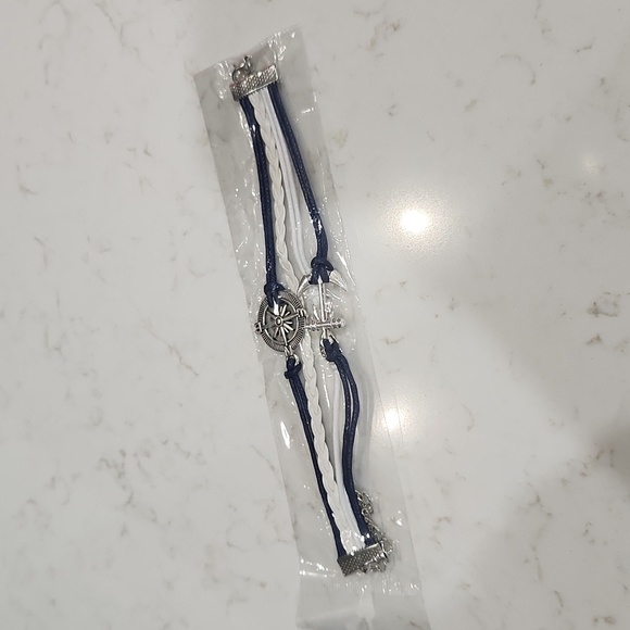 🔵 NEW IN PACKAGE PU Leather & Alloy Bracelet Navy & White - Picture 1 of 4